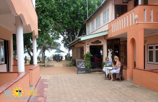 Dolce Vita Coffee Shop & Restaurant